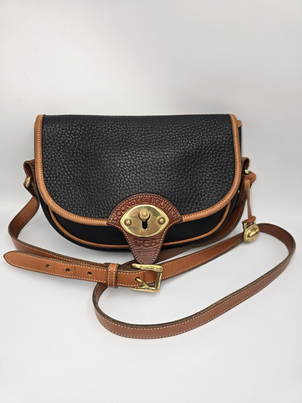 Vintage DOONEY & BOURKE Black Pebble Leather Saddle Crossbody Brown Trim *READ*